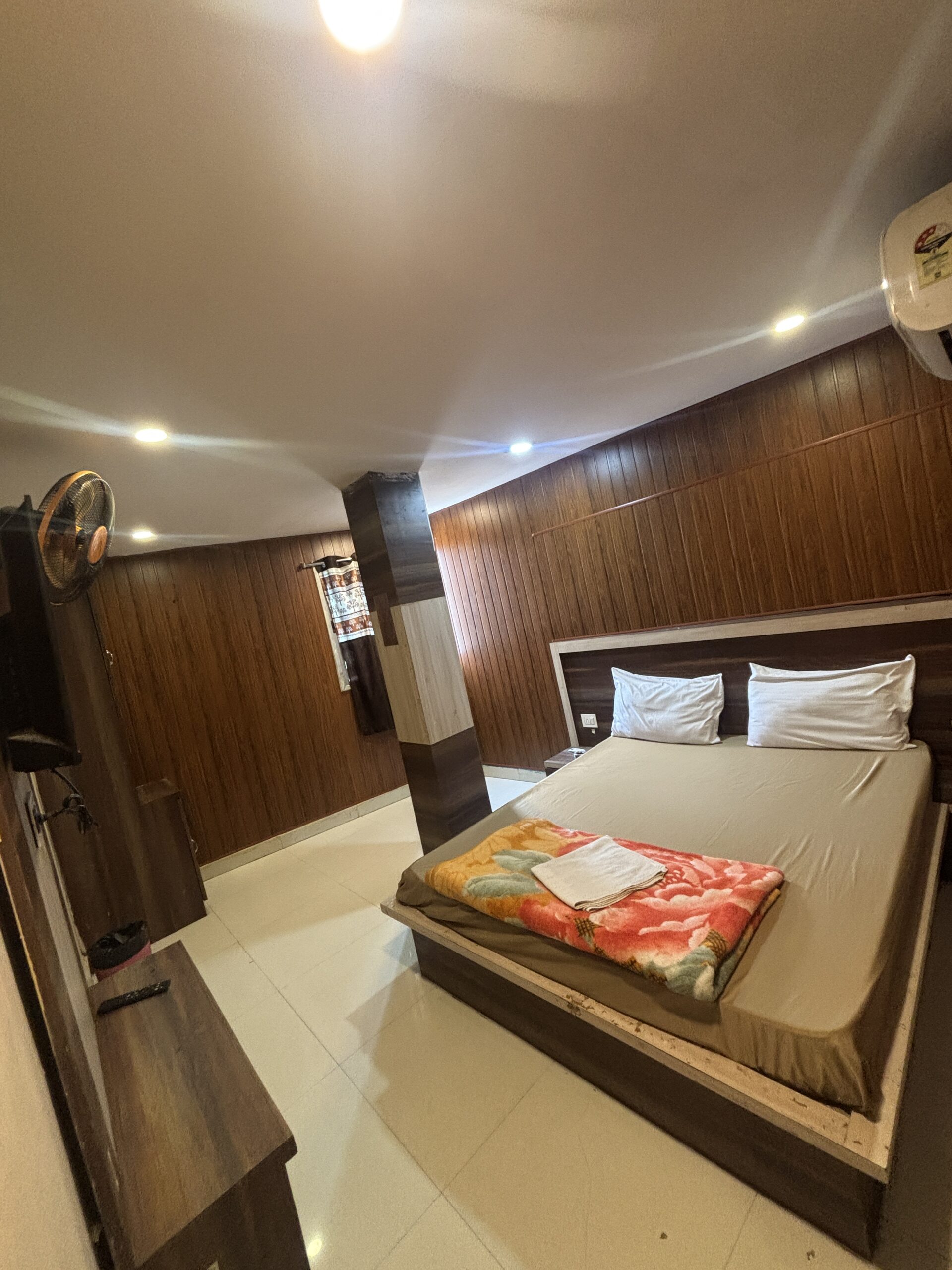 Hotel Tuk Tuk Palace